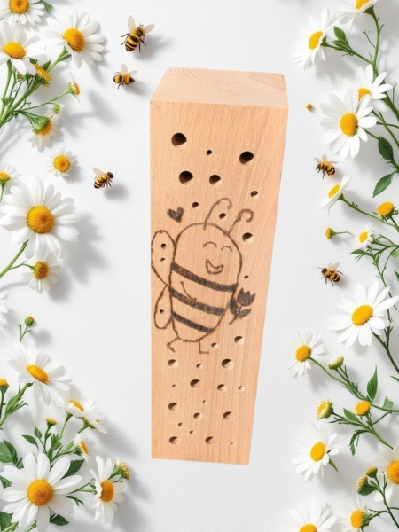 Nistholz für Wildbienen - Biene mit Blume
